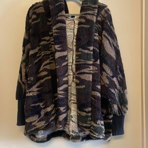 Talulah camo Sherpa cardigan with hood and pockets size large